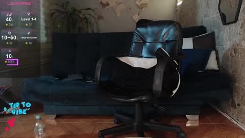 Snapshot of rogert_xx chatting on 02/11/25, 07:02 Rogert online show from 02/11/25, 07:02