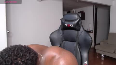 Snapshot of rogger_physique chatting on 01/22/25, 01:42 Rogger online show from 01/22/25, 01:42