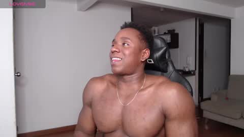 Snapshot of rogger_physique chatting on 01/22/25, 04:55 Rogger online show from 01/22/25, 04:55