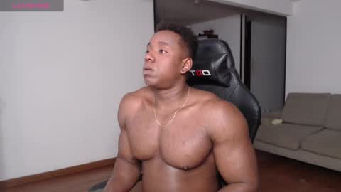 Snapshot of rogger_physique chatting on 01/23/25, 06:06 Rogger online show from 01/23/25, 06:06