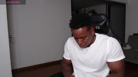 Snapshot of rogger_physique chatting on 01/29/25, 01:58 Rogger online show from 01/29/25, 01:58