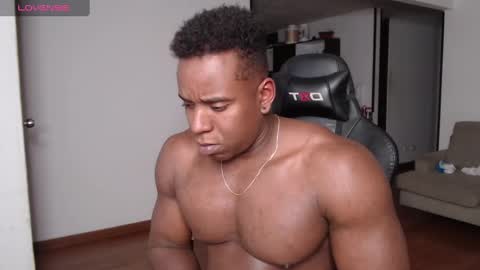 Snapshot of rogger_physique chatting on 01/30/25, 05:30 Rogger online show from 01/30/25, 05:30