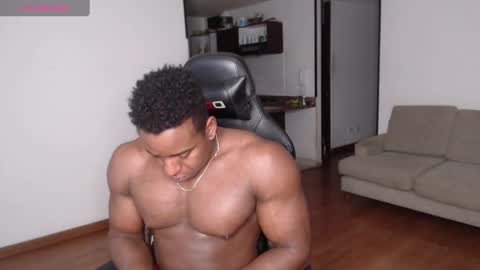 Snapshot of rogger_physique chatting on 03/04/25, 05:42 Rogger online show from 03/04/25, 05:42