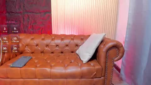 Snapshot of rogger_physique chatting on 10/11/25, 09:24 Rogger online show from 10/11/25, 09:24