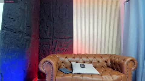 Snapshot of rogger_physique chatting on 10/30/25, 01:29 Rogger online show from 10/30/25, 01:29