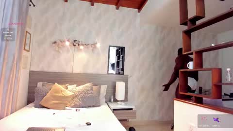 Snapshot of rogger_physique chatting on 12/22/25, 04:42 Rogger online show from 12/22/25, 04:42