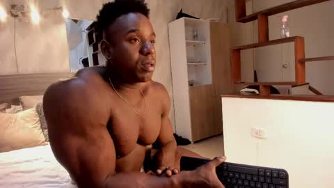 Snapshot of rogger_physique chatting on 04/14/26, 05:02 Rogger online show from 04/14/26, 05:02