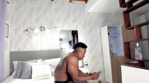 Snapshot of rogger_physique chatting on 04/28/26, 04:28 Rogger online show from 04/28/26, 04:28