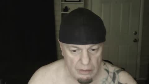 Snapshot of roinaz chatting on 12/16/24, 02:15 roinaz online show from 12/16/24, 02:15