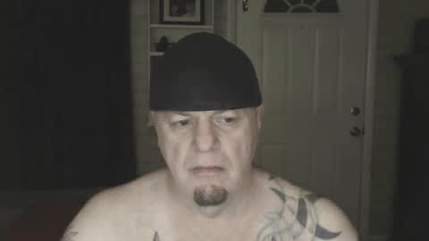 Snapshot of roinaz chatting on 01/15/25, 03:00 roinaz online show from 01/15/25, 03:00