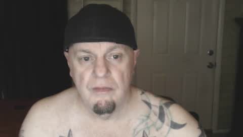 Snapshot of roinaz chatting on 01/26/25, 01:31 roinaz online show from 01/26/25, 01:31