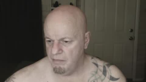 Snapshot of roinaz chatting on 02/19/25, 11:04 roinaz online show from 02/19/25, 11:04