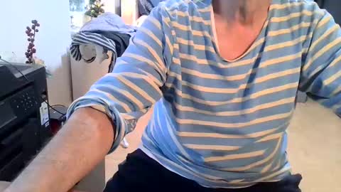 Snapshot of rolandloser1000 chatting on 12/19/24, 08:23 rolandloser1000 online show from 12/19/24, 08:23