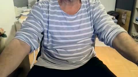 Snapshot of rolandloser1000 chatting on 01/16/25, 04:50 rolandloser1000 online show from 01/16/25, 04:50