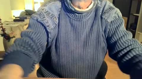 Snapshot of rolandloser1000 chatting on 01/30/25, 05:39 rolandloser1000 online show from 01/30/25, 05:39