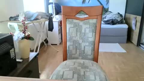 Snapshot of rolandloser1000 chatting on 02/18/25, 09:54 rolandloser1000 online show from 02/18/25, 09:54