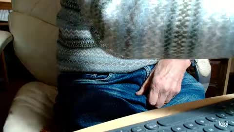 Snapshot of rolydawe chatting on 11/12/25, 02:17 rolydawe online show from 11/12/25, 02:17