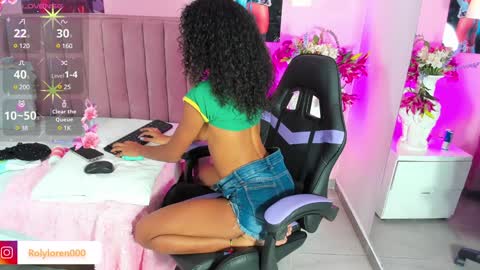 Snapshot of rolyloren chatting on 12/03/24, 03:55 Marcela online show from 12/03/24, 03:55