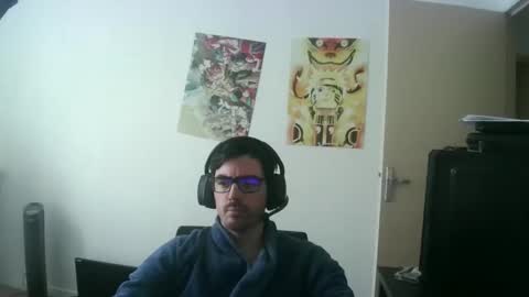 Snapshot of romainb72 chatting on 11/19/25, 12:05 romainb72 online show from 11/19/25, 12:05