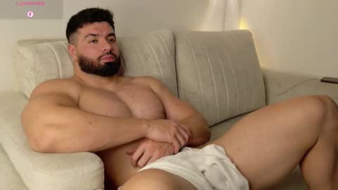 Snapshot of roman_lux chatting on 11/25/25, 05:29 Roman Lux online show from 11/25/25, 05:29