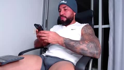 Snapshot of roman_muscle_ chatting on 02/25/25, 04:03 Roman online show from 02/25/25, 04:03