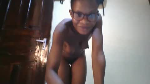 Snapshot of romantic2u4 chatting on 03/07/25, 06:02 Emma online show from 03/07/25, 06:02