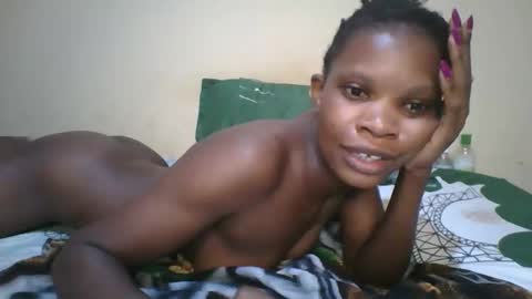 Snapshot of romantic2u4 chatting on 09/23/25, 05:32 Emma online show from 09/23/25, 05:32