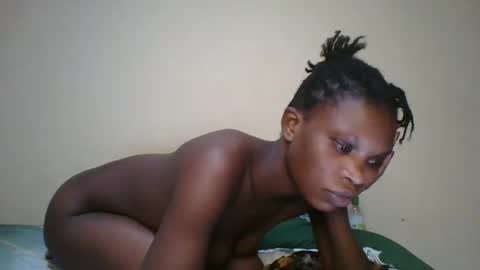 Snapshot of romantic2u4 chatting on 09/27/25, 07:13 Emma online show from 09/27/25, 07:13