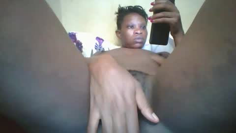 Snapshot of romantic2u4 chatting on 10/08/25, 01:36 Emma online show from 10/08/25, 01:36