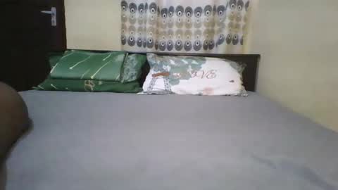 Snapshot of romantic2u4 chatting on 10/23/25, 08:35 Emma online show from 10/23/25, 08:35