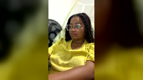 Snapshot of romantic_stargirl chatting on 12/19/25, 04:03 Is A Belle online show from 12/19/25, 04:03