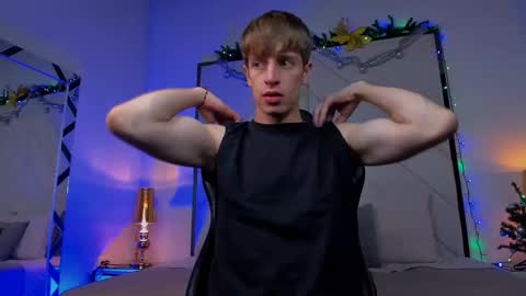 Snapshot of romeo_ricci1 chatting on 12/14/25, 04:01 Romeo Ricci online show from 12/14/25, 04:01