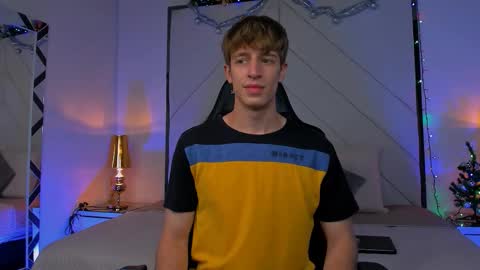 Snapshot of romeo_ricci1 chatting on 12/19/25, 04:25 Romeo Ricci online show from 12/19/25, 04:25