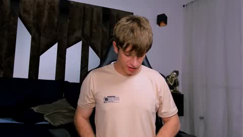 Snapshot of romeo_ricci1 chatting on 01/08/26, 05:43 Romeo Ricci online show from 01/08/26, 05:43