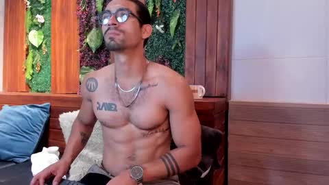 Snapshot of romeocolin_ chatting on 01/19/25, 05:37 R O M E O online show from 01/19/25, 05:37