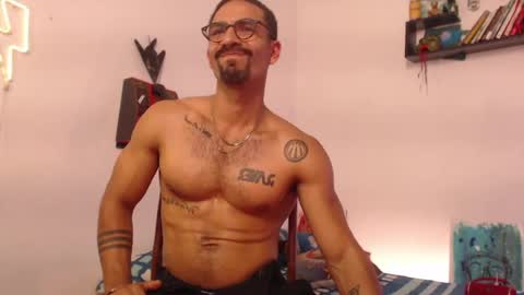 Snapshot of romeocolin_ chatting on 06/26/26, 09:46 R O M E O online show from 06/26/26, 09:46