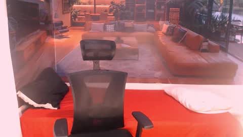 Romeo online show from 12/04/25, 07:11