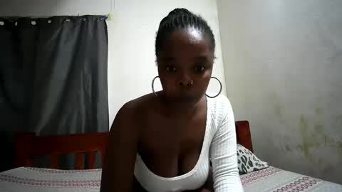 Snapshot of romy_cobel chatting on 01/19/25, 01:22 Romy Cobel online show from 01/19/25, 01:22