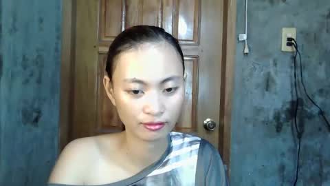 Snapshot of rona_cumsterxxx chatting on 05/07/26, 10:37 rona_cumsterxxx online show from 05/07/26, 10:37