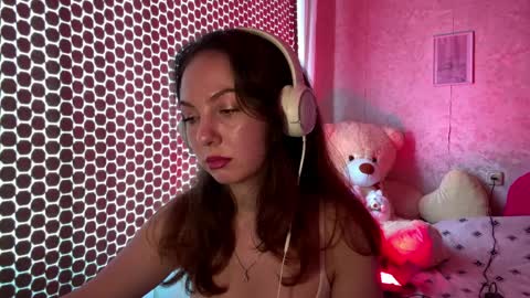 Snapshot of roniquashnock chatting on 04/09/26, 09:15 Elvi online show from 04/09/26, 09:15