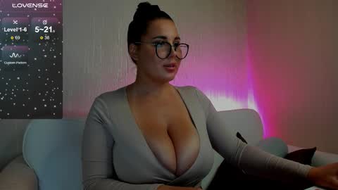 Veronica    MY INST ronnieglace13 online show from 10/06/25, 08:17