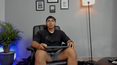 Snapshot of ronnie_canford chatting on 01/09/26, 06:53 RonnieCanford online show from 01/09/26, 06:53