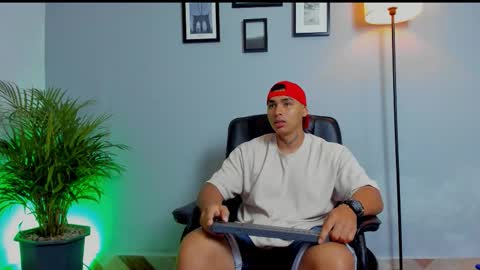 Snapshot of ronnie_canford chatting on 02/23/26, 05:54 RonnieCanford online show from 02/23/26, 05:54