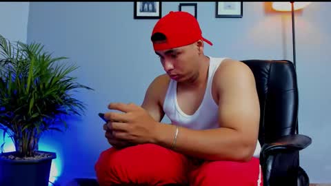 Snapshot of ronnie_canford chatting on 02/27/26, 07:25 RonnieCanford online show from 02/27/26, 07:25