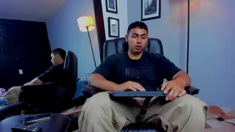 Snapshot of ronnie_crawford chatting on 07/11/26, 07:16 ronnie_crawford online show from 07/11/26, 07:16