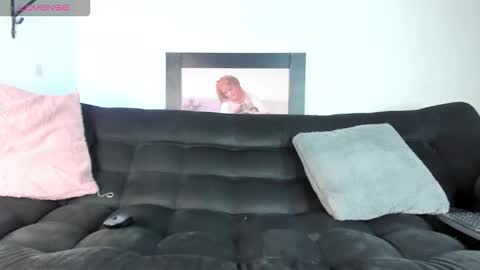 Snapshot of ronnie_fallout chatting on 10/14/25, 07:14 Ronnie online show from 10/14/25, 07:14