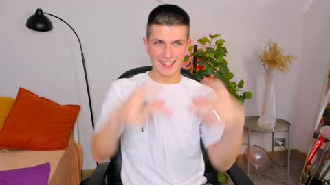 Snapshot of rony_winston chatting on 12/08/24, 01:36 Rony online show from 12/08/24, 01:36