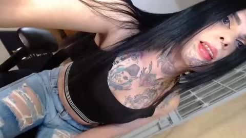 herreraisa offical online show from 10/30/25, 03:52