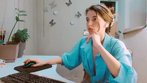 Snapshot of rosa843850 chatting on 02/13/25, 06:38 rosa843850 online show from 02/13/25, 06:38