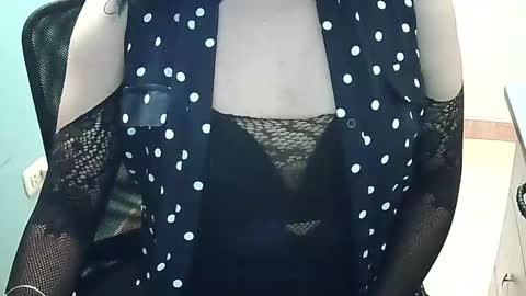 Snapshot of rosabells chatting on 03/10/25, 05:50 Rosa online show from 03/10/25, 05:50